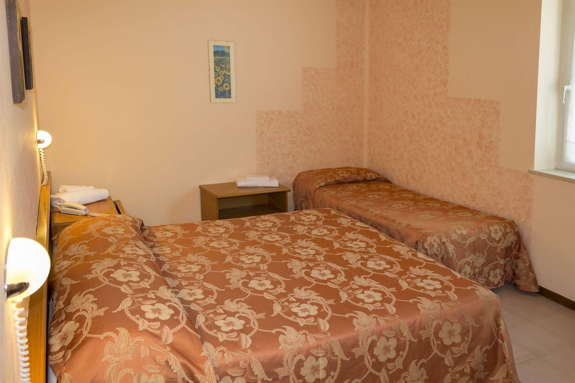 Hotel Europa ดอสโซบัวโน ภายนอก รูปภาพ